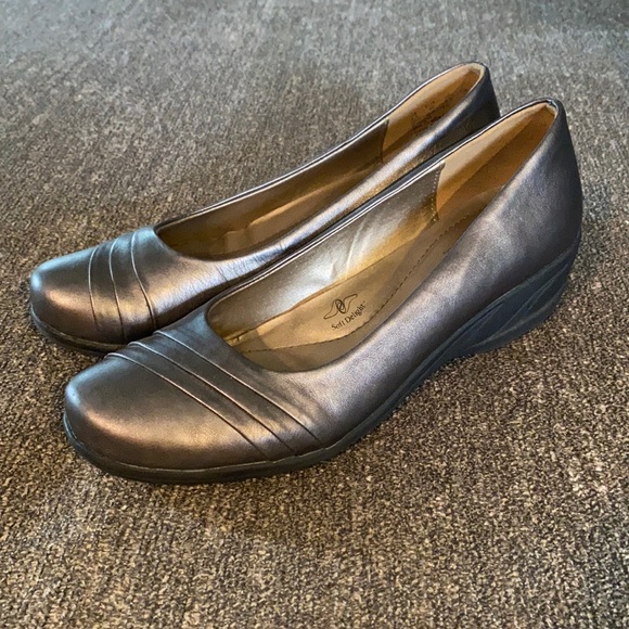 Hush Puppies Shoes - Hush Puppies soft style women’s shoes; size 8.5